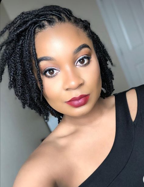 Medium Size Locs Black Women, Small Locs Black Women, Short Locks, Short Locs, Twisted Hair, Short Locs Hairstyles, Faux Locs Hairstyles, Dreadlock Styles, Afrikaanse Mode