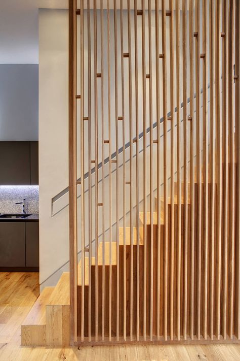 Exploring Pattern Designs That Make Staircase Screens Stand Out Timber Screens, Escalier Design, Wood Screens, Stair Handrail, Stair Case, Wooden Screen, Wood Stairs, Interior Stairs, Hus Inspiration