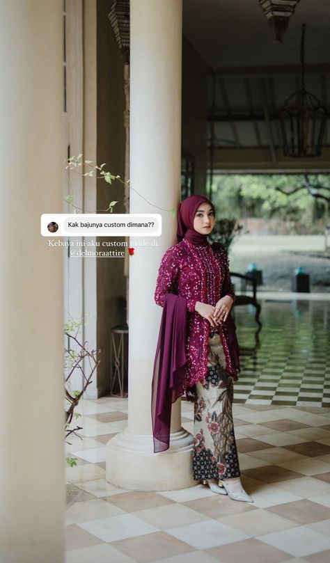 Kebaya Burgundy, Model Kebaya Wisuda, Ootd Kebaya, Kondangan Outfit, Kebaya Wedding, Kebaya Dress, Modern Hijab, Graduation Picture Poses, Casual Hijab Outfit