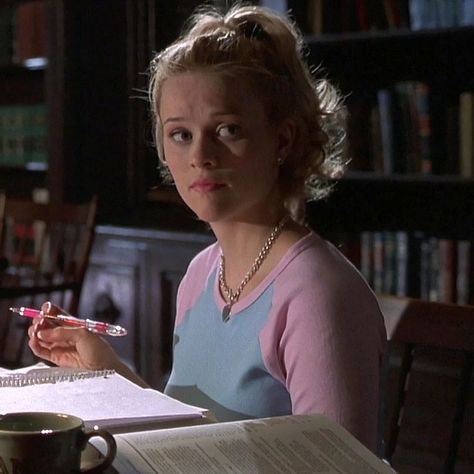 Elle Woods Icon, Legally Blonde Aesthetic, Elle Woods Aesthetic, Legally Blonde 3, Ella Woods, Woods Aesthetic, 2000s Icons, Chick Flick, Law School Inspiration