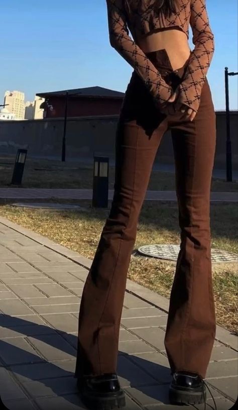 Bell Bottom Leggings Outfits, Brown Flare Pants Outfit, Brown Bell Bottoms, Bell Bottom Pants Outfit, Brown Flare Pants, Bell Bottom Leggings, Bell Bottoms Outfit, Flare Jeans Outfit, Brown Flares