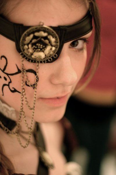 Steampunk Parade Steampunk Gauntlet, Steampunk Eyepatch, Punk Moodboard, Pirate Eye, Fast Fashion Brands, Steampunk Diy, Steampunk Accessories, Patches Fashion, Steampunk Costume