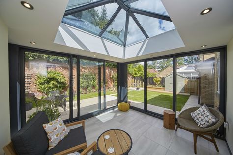 Modern Orangery Extension, Orangery Extension Kitchen, Orangery Interior, Sunroom Extension, Orangery Roof, Kitchen Orangery, Modern Conservatory, Orangery Extension, Flat Roof Extension