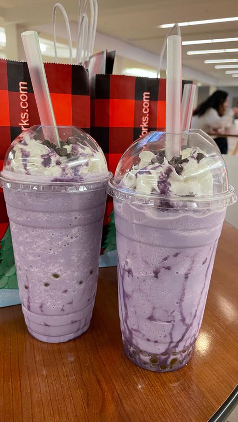 Boba, bubble tea Purple Milkshake, Purple Starbucks, Boba Aesthetic, Boba Tea Recipe, Drinks Aesthetic, Aesthetic Drinks, Bubble Tea Boba, Boba Drink, Starbucks Drinks Recipes