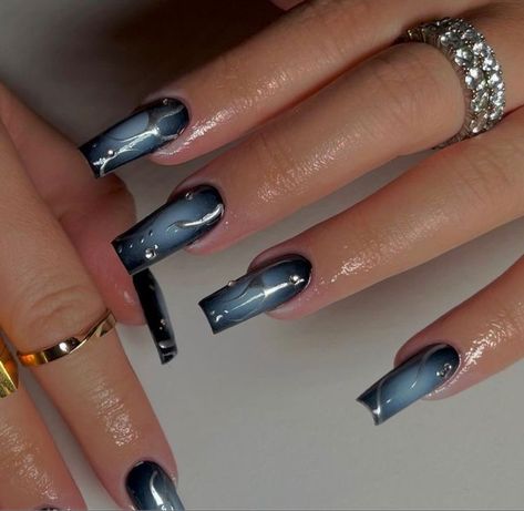 Blue Grunge Nails Acrylic, Chrome Grunge Nails, Blue Metallic Nails Art Designs, Acrylic Nail Designs Metallic, Black Y2k Acrylic Nails, Black With Blue Nails, Airbrushed Acrylic Nails, Space Blue Nails, Chrome Blue Nails Designs