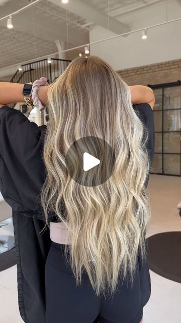 COLORIST | MINNEAPOLIS on Instagram: "Can not, will not, ever get over bright lived in blondes 🤤😮‍💨😍  Anyone else dreaming of summer? It’ll be here soon.. i keep telling myself. Meanwhile it’s -20 in MN. ❄️  @schwarzkopfusa  @wellahair  MINI BLONDE APPT. with custom hand painted lowlights.  #HBES   #btconeshot2024_blondes  #btconeshot2024_colorvideo  #oneshothairawards #behindthechair @oneshothairawards @behindthechair_com Blonde | Balayage | Warm Blonde #blonde #balayage #blondebalayage #handpainted #blondegirl #minneapolishairstylist #minneapolis  #minnesotahairstylist" Blonde Smudge Root, Balayage Warm Blonde, Bright Blonde Hair With Dimension, Blonde Balayage Warm, Blonde Blonde Balayage, Lived In Bright Blonde, Lived In Blonde, Bright Blonde Hair, Warm Blonde