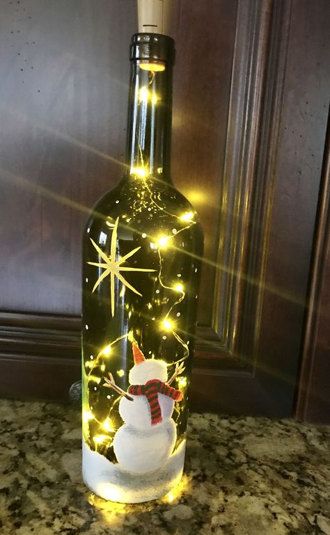 Glass Bottle Painting With Lights, Bottles With Lights Inside Diy, Christmas Bottle Painting Ideas, Wine Bottle Painting Ideas, Christmas Wine Bottle Crafts Diy, Holiday Wine Bottle Crafts, Wine Bottle Crafts Christmas, Holiday Wine Bottles, Christmas Wine Bottles