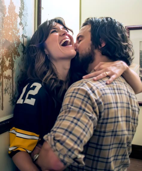 Jack And Rebecca, Rebecca Pearson, This Is Us Serie, Jack Pearson, Us Quotes, Milo Ventimiglia, Are You Not Entertained, Pilot Episode, Mandy Moore