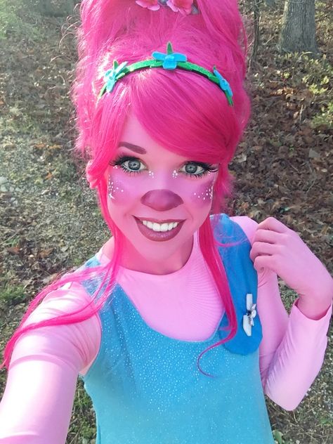 Princess poppy! Poppy Costume Diy, Troll Costume Diy, Princess Poppy Costume, Troll Halloween Costume, Poppy Costume, Troll Costume, Kostum Halloween, Headband Bows, Trolls Poppy