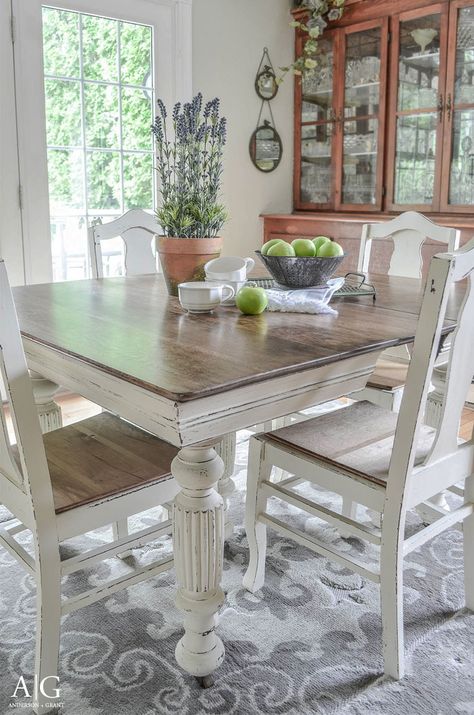 Beautiful antique table and chairs refinished with chalk paint.  |  www.andersonandgrant.com Dining Room Table And Chairs, Diy Esstisch, Painted Kitchen Tables, Dining Table Makeover, Diy Dining Room Table, Kitchen Table Makeover, Diy Dining Room, Antique Dining Tables, Diy Dining