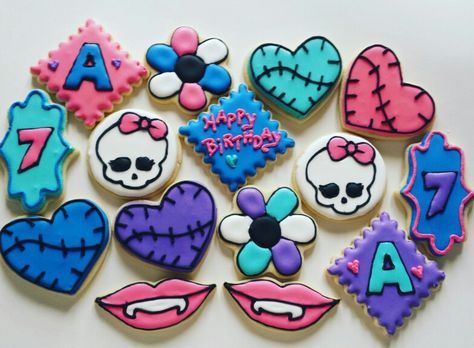 Monster High Cookies Decorated, Monster High Party Ideas, Monster High Cookies, Monster High Decorations, Monster High Cupcakes, Monster High Halloween, Monster High Cake, Monster High Birthday Party, Zebra Party