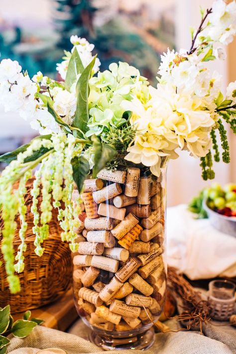 wine corks Wine Cork Centerpiece Wedding, Winery Wedding Fall, Vineyard Party, Deco Table Champetre, Wine Centerpiece, Summer Vineyard Wedding, Vineyard Wedding Decor, Vineyard Wedding Reception, Wine Cork Wedding