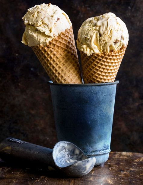 Pecan Praline Ice Cream Recipe, Butter Pecan Ice Cream Recipe, Praline Ice Cream, Ice Cream Easy, Easy Homemade Ice Cream, Butter Pecan Ice Cream, Pecan Praline, Ice Cream Mix, Pecan Ice Cream