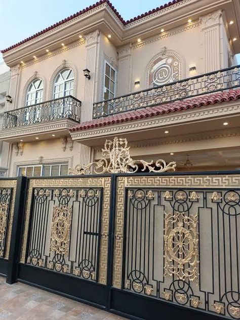 Spanish Gate Design, Spanish Iron Gates, Main Gate Design Entrance Iron Doors Indian, Royal Gate Design, Main Door Iron Gate, Indian Iron Gate Design, Gate For Home, Iron Main Gate Design, Wall Partition Design