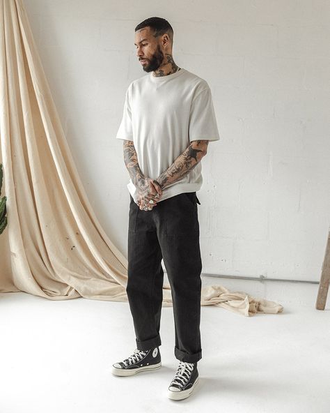 Twill Pants Outfit Men, Hipster Men Outfit, Trousers Outfit Men Streetwear, Tapered Jeans Men Outfit, All Black Casual Outfit Men, Tapered Pants Men, Black Jeans Outfit Mens, Tyler Style, Trousers Outfit Men