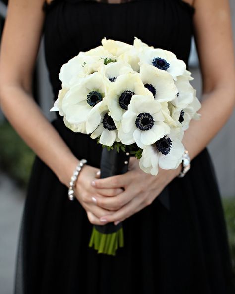 Wedding Colors Black And White, Simple Bridesmaid Bouquets, Wedding Colors Black, Wedding Dresses Simple Elegant, Black And White Centerpieces, Beetlejuice Wedding, Prom Flowers Bouquet, Black Corsage, Prom Bouquet