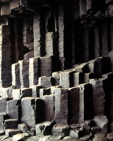 Basalt columns are really amazing rock formations that look like they were made by a sculptor. It’s a very hard rock, almost as hard as diamond. When volcanic lava cools down on the surface, it turns into basalt, which is dark because it’s got a lot of iron and magnesium in it. Kinda like hot chocolate that hardens when you pour it onto a plate. Isn’t that fascinating? Basalt Architecture, Rock Interior, Apparel Display, Wabi Sabi Kitchen, Side Quest, Basalt Columns, Basalt Stone, Hidden Key, Wabi Sabi Style