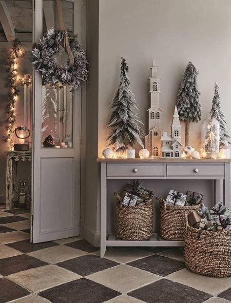 Dekoratívne Vence, Eco Christmas, Christmas Decor Inspiration, Christmas Interiors, Christmas Living Rooms, White Christmas Decor, Christmas Decorations For The Home, Christmas Room, Christmas Mood