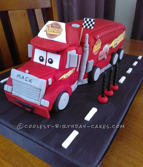 Disneys Mack Truck Cake... This website is the Pinterest of birthday cake ideas Cars Cake Mater, Lightning Mcqueen Cakes, Cars 3 Birthday Cake, Car Bday Cake, Cars 3 Cake, Disney Pixar Cars Cake, Pixar Cars Birthday Cake, Cars Cake Ideas, Kue Disney