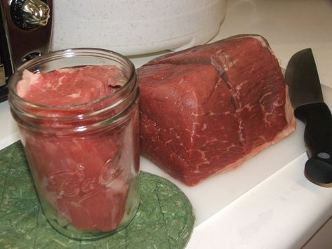 Pressure Canning Roast Beef, Canning Pot Roast In A Jar, Canning Pot Roast, Canning Roast Beef, Canning Beef Recipes, Canning Rebels, Meat Canning, Canning Beef, Canning Meals