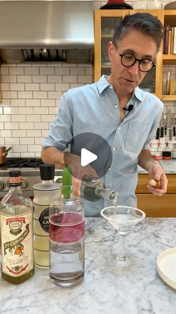 J.M. Hirsch on Instagram: "I can’t make a #freezerdoorcocktail while on the road in Italy (but the vino makes up for it), but I can still post about them. So let’s turn the gingersnap cookie into a cocktail — the Gingersnap Martini. It’s snappy, bright and sweet. And it drinks so easily, especially with the ginger-sugar rim on the glass.  It’s one of many cocktails adapted for big batches stored in the freezer from my new book, Freezer Door Cocktails. Pre-orders for #freezerdoorcocktails (out July 2 — just in time for the holiday) are live — check the link in bio for signed copies from my local indie bookshop (shipped anywhere) and unsigned from Amazon.  To make the Gingersnap Martini, in a 750-milliliter bottle, combine 17½ oz vodka, 3 oz water, 3 oz ginger liqueur and 1 oz orange liqueur Freezer Door Cocktail, Freezer Door Cocktails, Freezer Door Cocktail Recipes, Ginger Liqueur Cocktails, Ginger Liqueur, Ginger Snap Cookies, Ginger Snaps, Liqueur, Martini