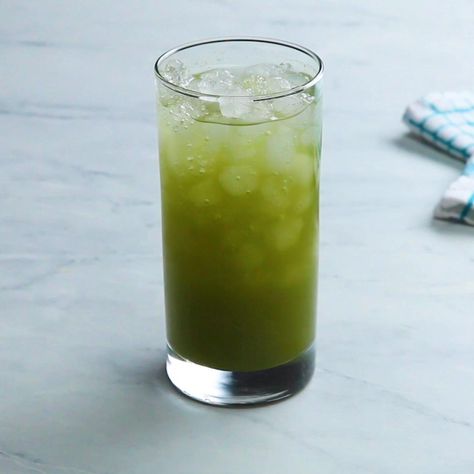 Natural Fruit & Herb Sodas X Ways | Recipes Matcha Soda, Green Smoothie Cleanse Jj Smith, Chia Seed Water, Basil Soda, Green Smoothie Cleanse, Homemade Soda, Green Teas, Fountain Drink, Matcha Recipe