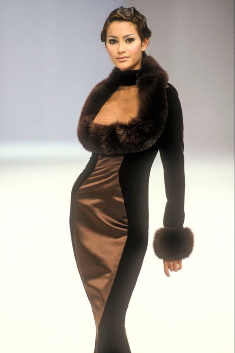 Velvet Runway, Fashion 2000, High Fashion Runway, Louis Feraud, Runway Fashion Couture, Fashion Cover, Quirky Fashion, Runway Collection, Couture Collection