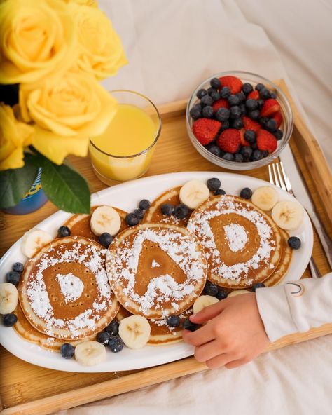 Surprise Dad with breakfast in bed! With simple cutouts of letters, it’s easy to make pancakes more special for father’s day. #DonaldDuck90 #FathersDay #BreakfastinBed #Dad Make Pancakes, Meals Of The Day, Birthday Breakfast, Disney Family, Breakfast In Bed, Dad Birthday, Special Birthday, Mom Birthday, Breakfast Ideas