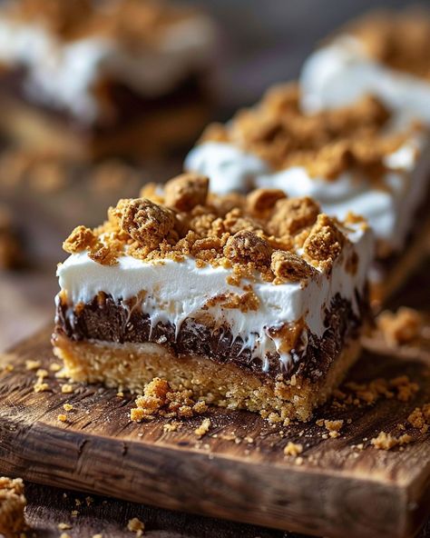 Made this tonight and it was phenomenal! Now trying to not eat all these squares at once! Choc Desserts, Smores Treats, Smores Bars, Marshmallow Smores, Casserole Kitchen, Slow Cooker Kitchen, Easy Bar, Smore Recipes, Blossom Cookies