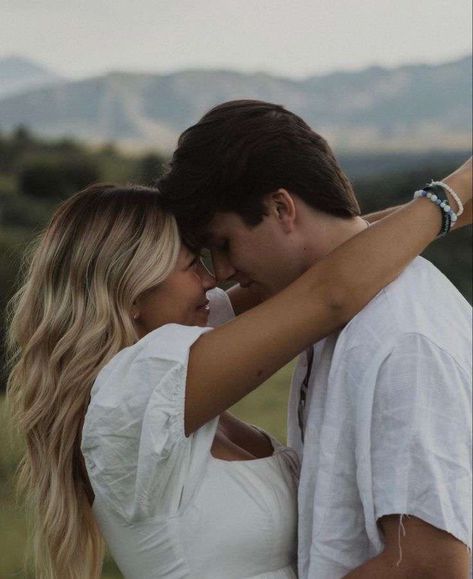 Husband And Wife Cute Pictures, Nose To Nose Couple Pictures, White Shirt Blue Jeans Black Couple Photoshoot, Couple Picture Professional, Bf And Gf Senior Pictures, Insta Poses Couple, Cute Professional Couple Pictures, Call Couples Photos, Couple Shoot Outdoor Photo Poses