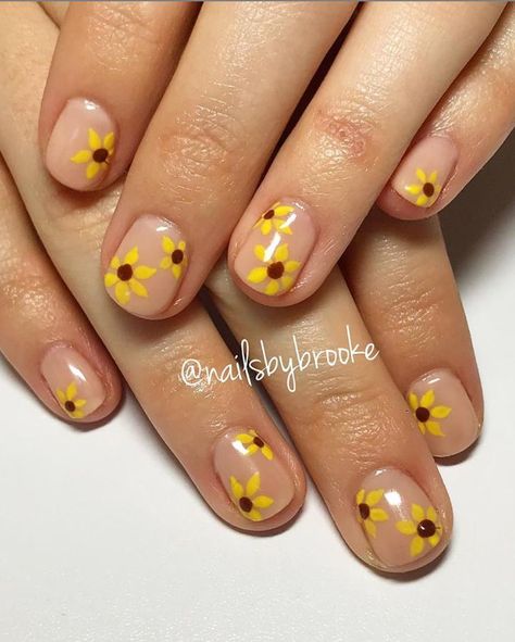 A women's lifestyle destination dedicated to style, entertainment, love, and living beautifully. Short Sunflower Nails, Nail Sunflower, Christmas Fingernails Designs, Safari Nails, Sunflower Nail Art, Art Sunflower, Nails Art Designs, Sunflower Nails, Nails Yellow