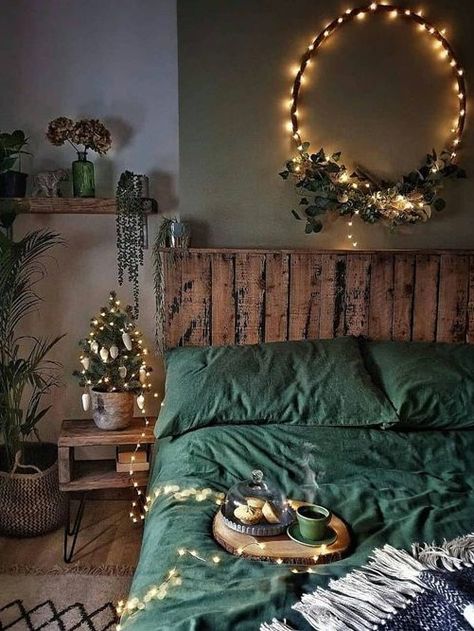 Goblincore Room, Casa Hobbit, Redecorate Bedroom, Dream Room Inspiration, Green Rooms, Bedroom Green, Room Makeover Inspiration, Cozy Room, Room Inspiration Bedroom