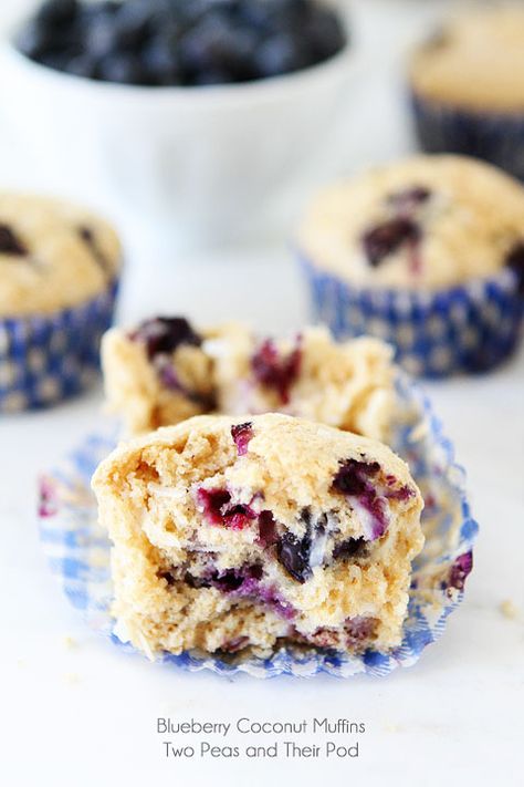 Blueberry Coconut Muffin Recipe on twopeasandtheirpod.com Coconut fans will love these muffins! Coconut Muffin Recipes, Resep Muffin, Coconut Muffins, Healthy Muffin Recipes, Blueberry Recipes, Muffin Recipe, Blueberry Muffins, Coconut Recipes, Oil Coconut