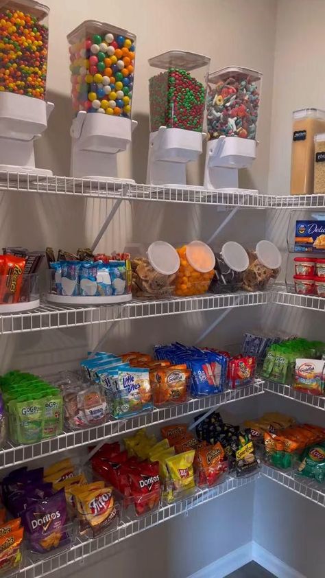 Apartments Aesthetic Kitchen, Snack Ideas For Pantry, Snack Pantry Organization Ideas, Mini Snack Bar Ideas, Snack Closet Ideas, Kitchen Snacks Organization, Snack Area Ideas, Kitchen Snack Station, Snack Organization Ideas Pantries