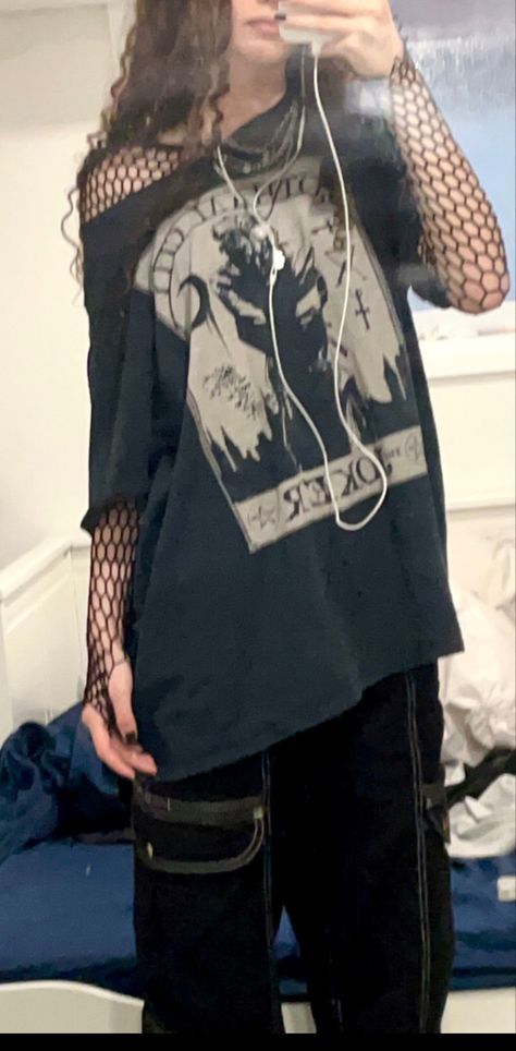 Emo Outfits Fishnet, Fishnet Tshirt Outfits, Goth Outfits With Fishnets, Fishnet Sleeves Under Shirt Outfit, Style Fishnet Top, Fishnets As Top, Fishnet Gloves Outfit Grunge, Grunge Outfits With Fishnets, Aesthetic Grunge Shirts