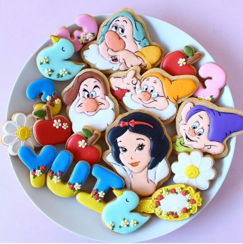 Snow White Cookie Set Superhero Cookies, Cookies Art, White Cookies, Cartoon Cookie, Snow White Birthday Party, Princess Cookies, Color Flow, Disney Cookies, Snow White Birthday