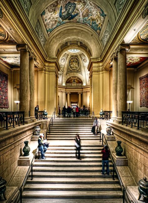 The grand staircase inside Boston's Museum of Fine Arts at 465 Huntington Avenue. Original opened in Copley Square on July 4, 1876, America's centennial, the museum moved to its present location in the Fenway area in 1909. Today it's one of the most comprehensive art museums in the world, with a collection encompassing nearly 450,000 works. The MFA averages over a million visitors annually. Photo by Jeff Bergman (flickr.com/jeffbpictures) Boston Architecture, Boston Aesthetic, Boston Museum Of Fine Arts, Boston History, Boston Museums, Massachusetts Travel, House Deco, Boston Strong, New England Fall