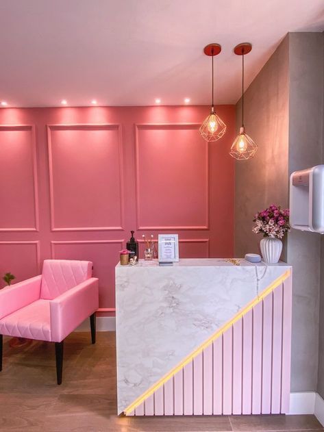 Vintage Nail Salon, Boutique Decor Ideas Retail Store Design, Nail Salon Interior Design, Beauty Room Salon, Nail Salon Interior, Esthetician Room Decor, Display Retail, Spa Room Decor, Retail Store Interior Design