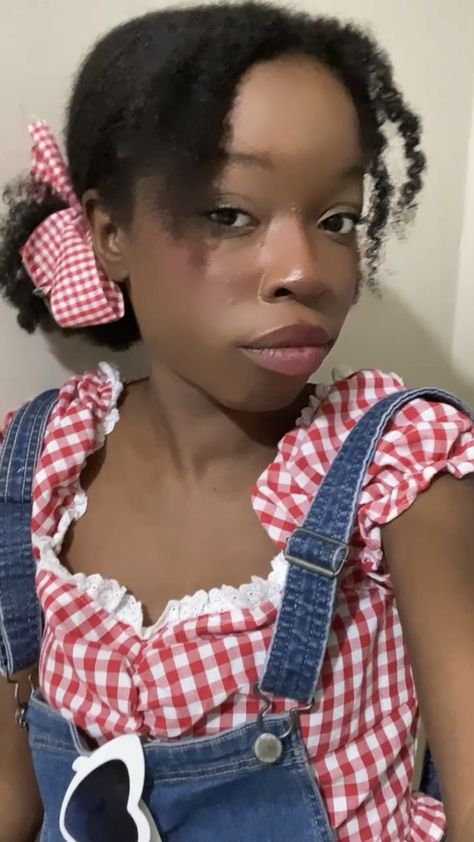 Farmer Hairstyles, Farm Girl Hairstyles, Farmgirl Outfits, Vintage Americana Summer, Farm Girl Aesthetic, Country Coquette, Farm Girl Outfits, Farmer Costume, Americana Summer