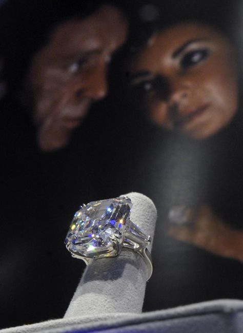 Elizabeth Taylor Jewelry Shatters record at Auction Krupp Diamond, Elizabeth Taylor Diamond, Engament Rings, Elizabeth Taylor Jewelry, Air Art, Richard Burton, Crown Jewels, Elizabeth Taylor, Wedding Images