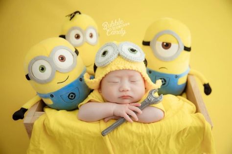 Minion Photoshoot, Born Photography, Digital Photography Lessons, Baby Shoot, Baby Themes, Photography Lessons, Newborn Props, Newborn Photo, Baby Photoshoot