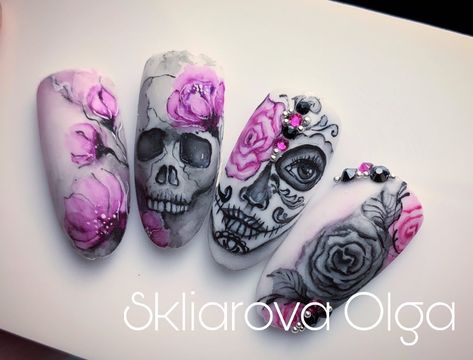 Sugar Skull Nails, Skull Nail Art, Holloween Nails, Skull Nails, Beautiful Halloween, Nails Arts, Halloween Acrylic Nails, Gothic Nails, Goth Nails