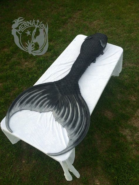 Black Mermaid Tail, Realistic Mermaid Tails, Mermaid Swim Tail, Realistic Mermaid, Art Vampire, Mermaid Stories, Fin Fun, Silicone Mermaid Tails, Dengeki Daisy