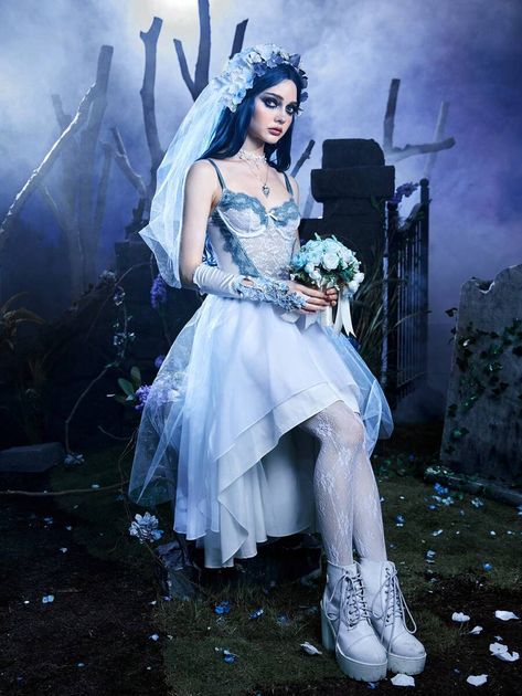 Corpse Bride Dress, Corpse Bride Makeup, Rave Halloween Costumes, Goth Halloween Costume, Halloween Bride Costumes, Halloween Costumes Brunette, Corpse Bride Costume, Costume Ideas Women, Costume Ideas For Couples