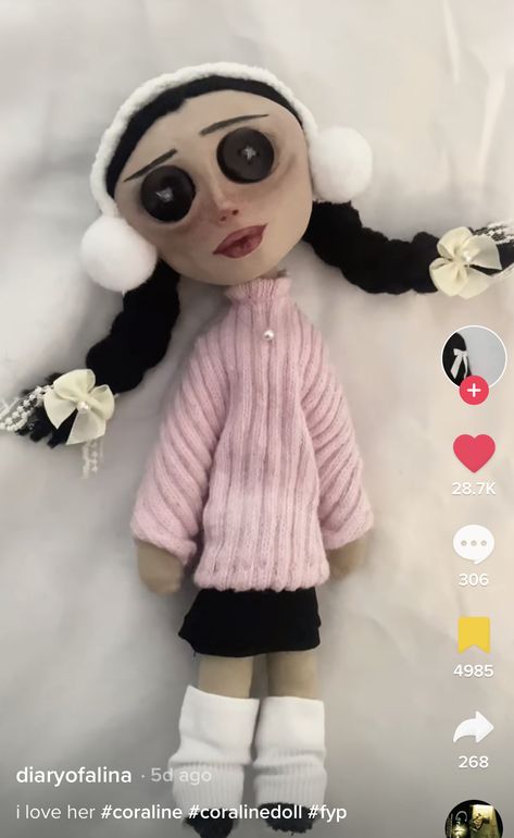 Homemade Coraline Doll, Caroline Doll Diy, Coraline Doll Tutorial, Coraline Dolls Diy, Coraline Doll Diy, Diy Coraline Doll, Coraline Clay, Custom Coraline Doll, Caroline Doll