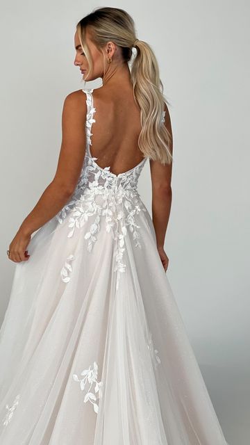 Wedding Dress Inspiration Boho, Side Cut Out Wedding Dress, 2024 Bride Dress, Wedings Drees 2024, A Line Flowy Wedding Dress, Modern Lace Wedding Dress, Structured Wedding Dress, Fairytale Bride, Romance Wedding Dress