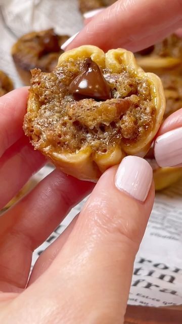 DAINTY BITE on Instagram: "Perfect mini pecan pies are the easiest to make and so so good.  You will need: 3/4 cup toasted pecans chopped roughly  1 egg  1 tsp vanilla extract  1 1/2 tbsp butter melted or room temperature  1/4 cup dark brown sugar  1/4 cup light brown sugar  1 roll refrigerated pie crust  @pillsbury  Chocolate chips/ optional  Preparation: Toast the pecans and let them cool completely. Chop roughly and set aside.  In a clean bowl whisk the egg, vanilla then add the butter and sugars . Add the pecans and the filling is ready.  Unroll the pie crust and cut circles to fit the mini muffin tin, load with the filling and bake at 350 degrees F for 30 minutes or until crust is golden. Top with chocolate chips or leave as is and enjoy. . . . . . . #minipecanpies #minipecanpie #peca Pecan Pie Mini Muffins, Pecan Pie Bites, Mini Pot Pies, Dinner Pies, Mini Pecan Pies, Pecan Pies, Refrigerated Pie Crust, Mini Pies, Entertaining Recipes