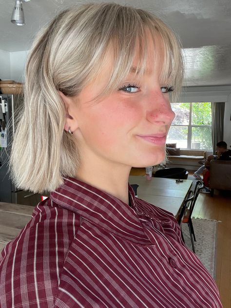 Short Blonde Bob With Bangs Fine Hair, Shirt Blonde Hair With Bangs, Blonde Hair Bangs Short, Short Blonde Hair Round Face, Short Hair With Bangs Blonde, Short Blonde Hair Bangs, Blonde Short Hair With Bangs, Short Blonde Hair With Bangs, Blonde Bob With Fringe