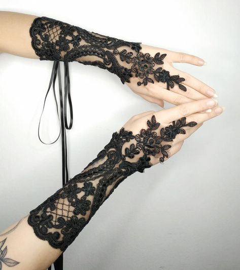 Vampire Gloves, Elegant Vampire, Victorian Ballgown, Vamp Aesthetic, Goth Elegant, Prom Fits, Gothic Gloves, Skeleton Gloves, Black Lace Gloves