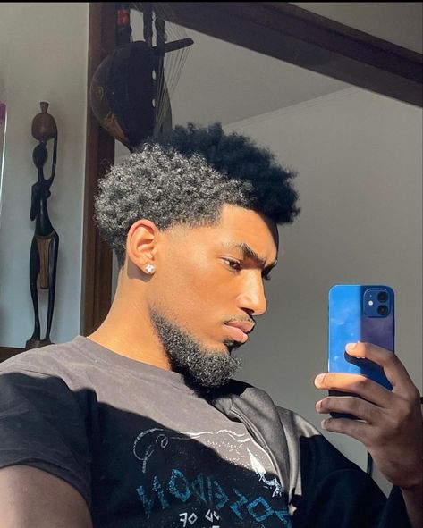 Man Haircut Fade, Black Man Haircut, Black Hair Fade, Afro Hair Fade, Afro Fade Haircut, Black Man Haircut Fade, Taper Fade Short Hair, Waves Hairstyle Men, Man Haircut